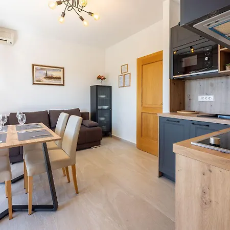 Apartment Exquisites Nur 100 Meter Zum Mit Sauna, Whirlpool, Meerblick