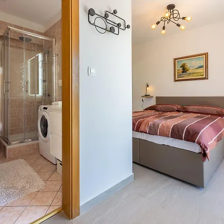 Exquisites Nur 100 Meter Zum Mit Sauna, Whirlpool, Meerblick Dramalj
