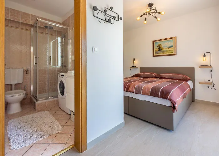 Exquisites Nur 100 Meter Zum Mit Sauna, Whirlpool, Meerblick Dramalj